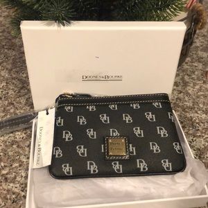 Dooney and Bourke Wristlet 💕